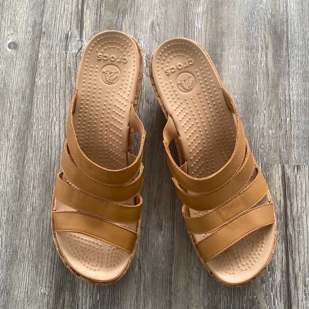 CROCS Aleigh wedge size 9